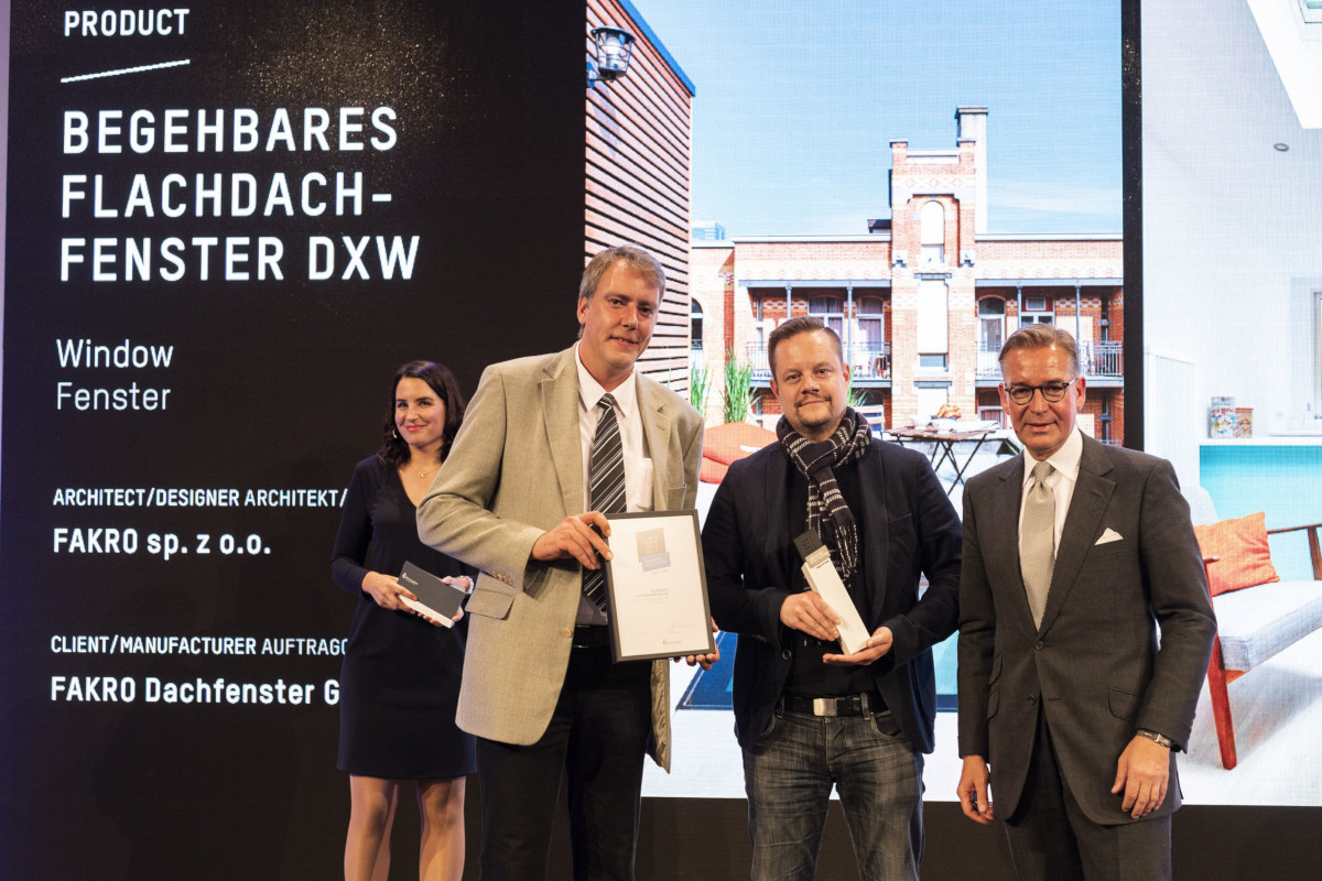 ICONIC AWARDS 2018: FAKRO für DXW-Flachdachfenster und INNOVIEW-Fassadenfenster ausgezeichnet